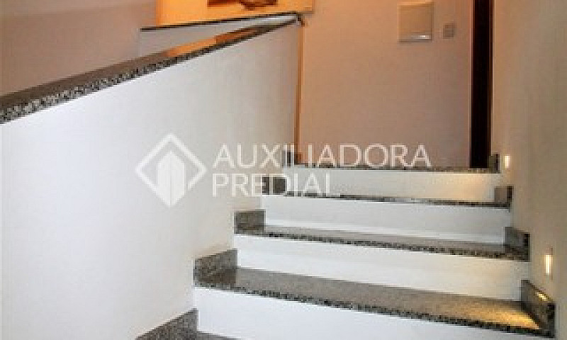 Casa À Venda Com 2 D...