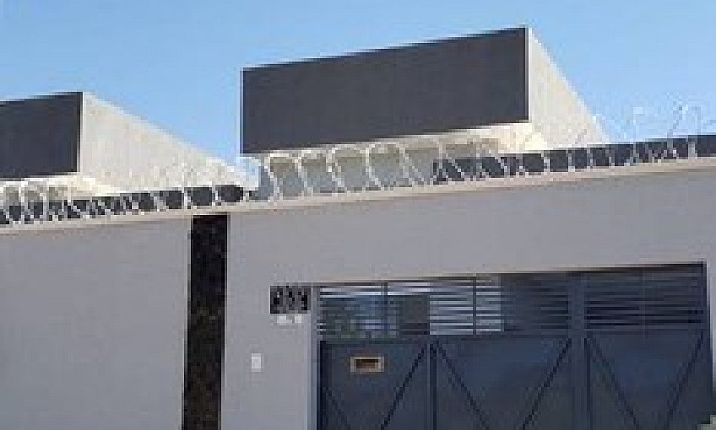 Casa Com 3 Quartos E...