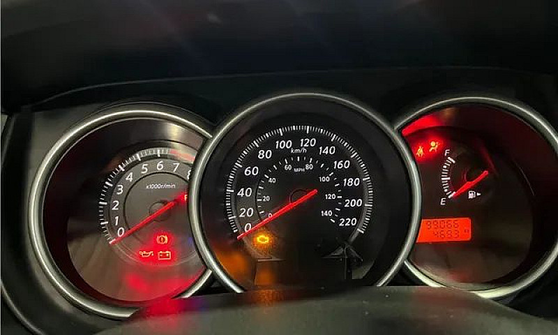 Nissan Tiida 2012 1....