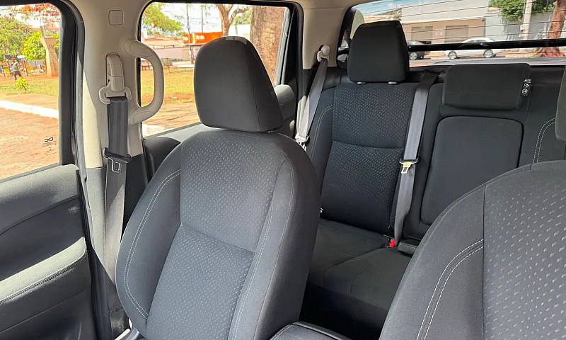 Nissan Frontier Atta...