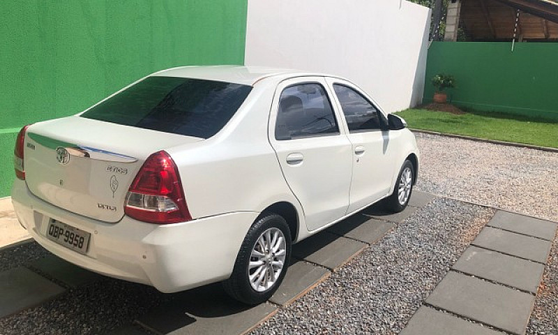 Toyota Etios Sedan X...