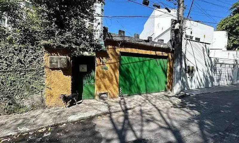 Casa Com 6 Dormitóri...