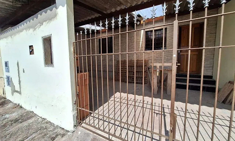 Casa Com 2 Dormitóri...
