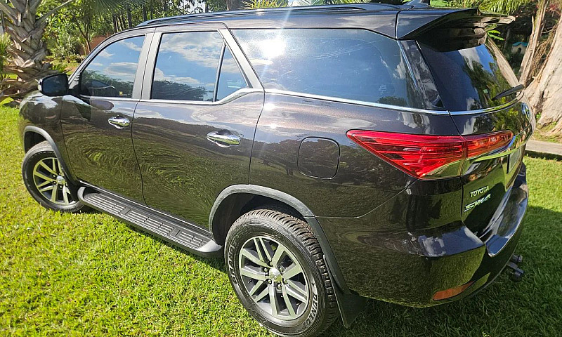 Toyota Hilux Sw4 Srx...