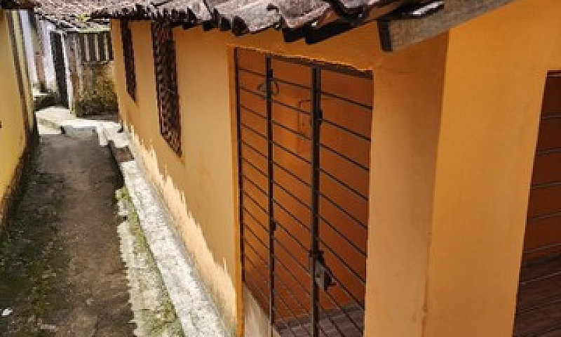 Vende-Se 2 Casas, Em...