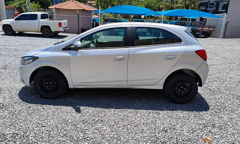 Chevrolet Onix Hatch...