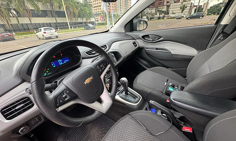 Chevrolet Onix Hatch...