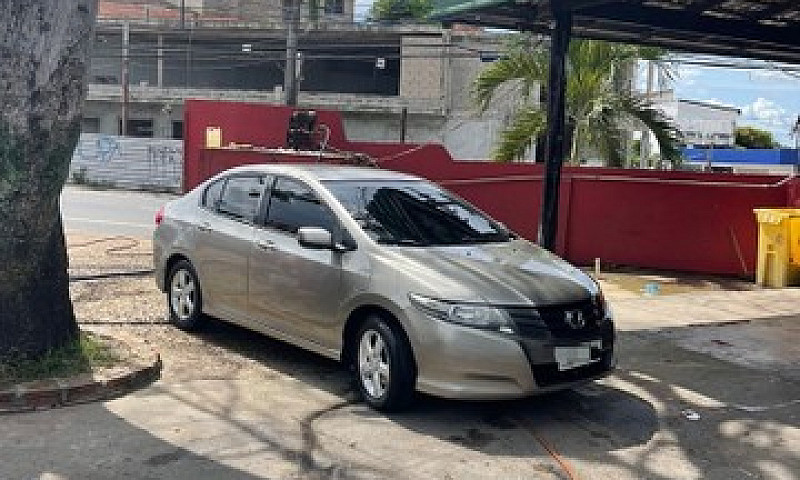 Vendo Honda City 201...