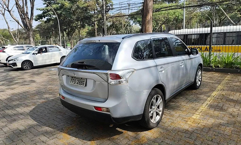 Mitsubishi Outlander...