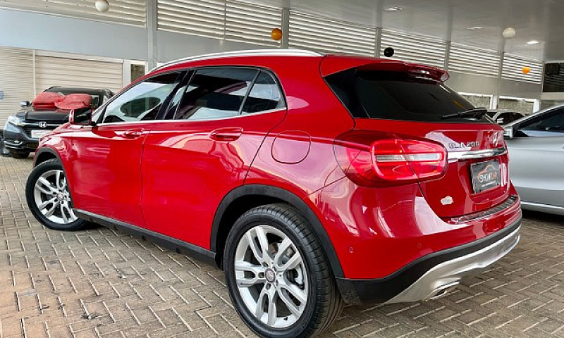 Mercedes-Benz Gla200...