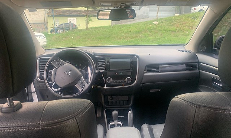 Mitsubishi Outlander...