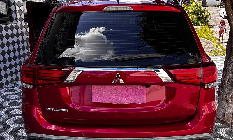 Mitsubishi Outlander...