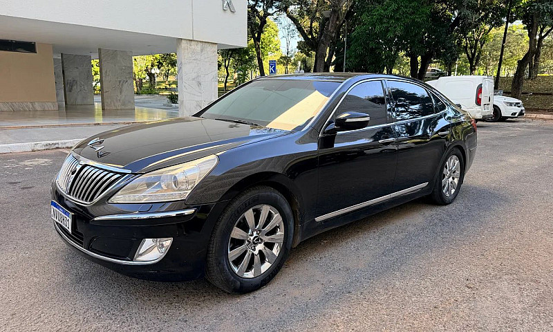 Hyundai Equus 4.6 V8...