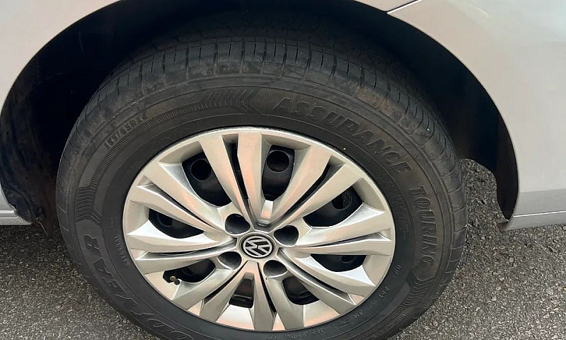 Volkswagen Voyage Tr...