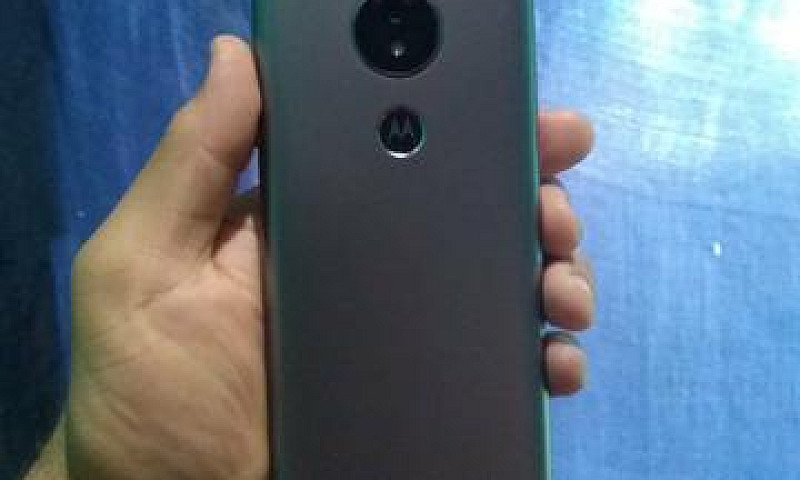 Moto E5...