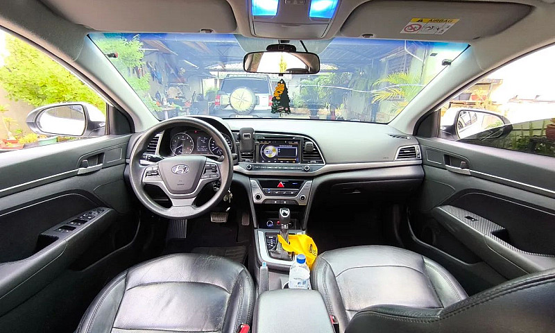 Hyundai Elantra 2.0 ...