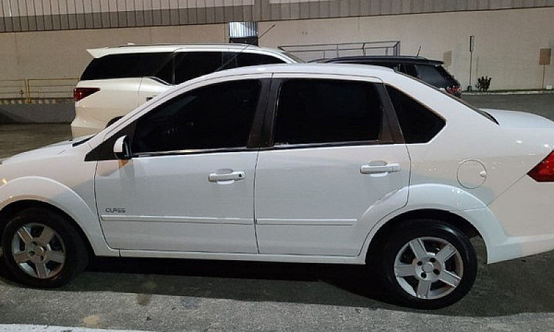 Fiesta Sedan 1.6 Zet...