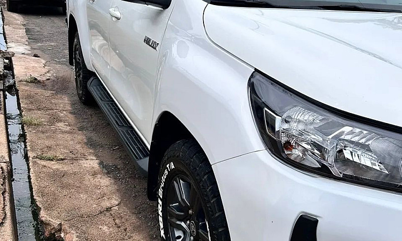 Toyota Hilux Cd Sr 4...