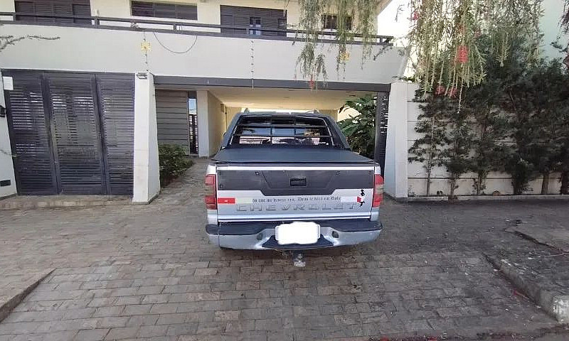 Chevrolet S10 P-Up E...