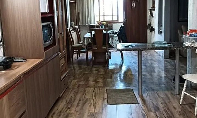 Casa Com 5 Quarto(S)...