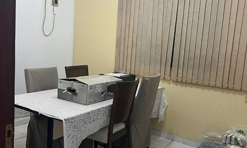 Aluga-Se Casa 335 M2...