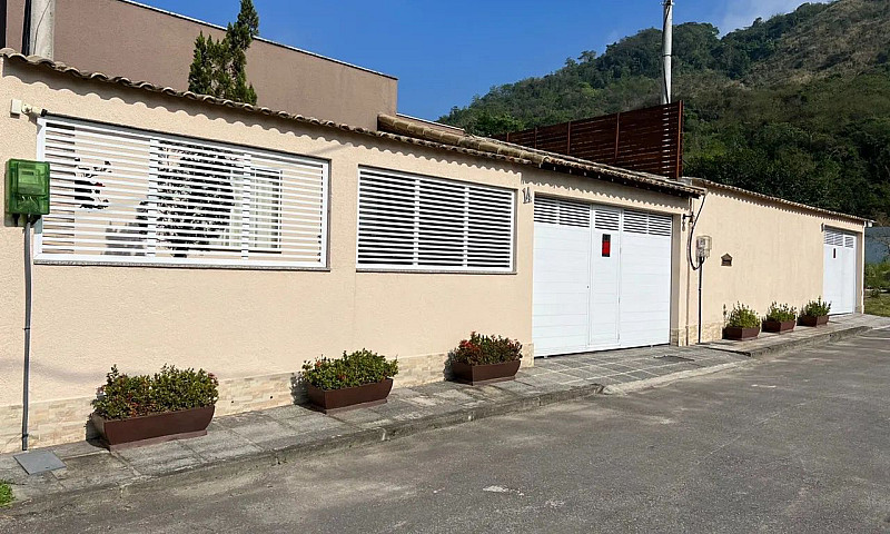 Casa Três Quartos Pi...