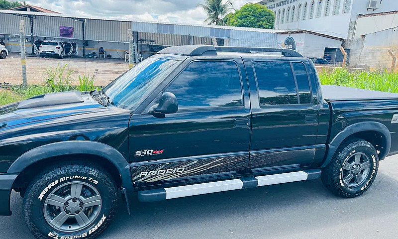 Chevrolet S10 Pick-U...