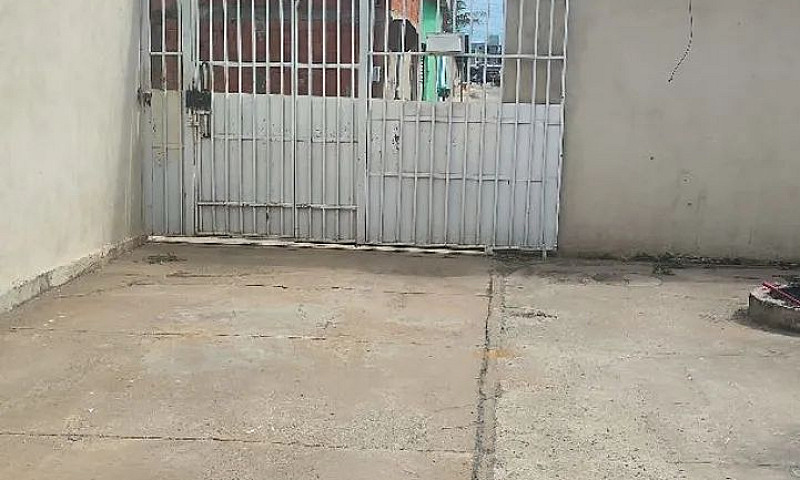 Casa Com Armários E ...