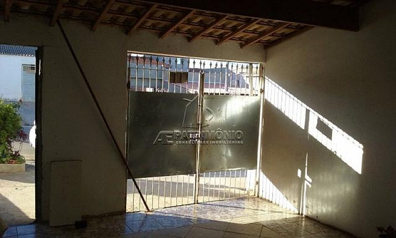 Casa À Venda Com 2 D...