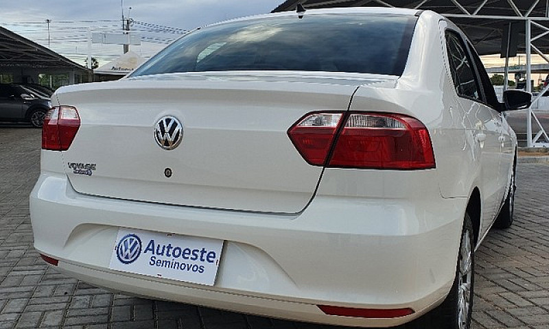 Volkswagen Voyage 1....