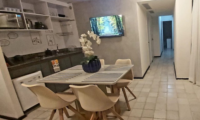 Flat Golden Beach De...