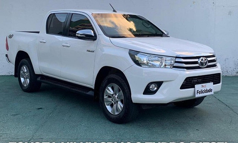 Toyota Hilux Srv 2.8...