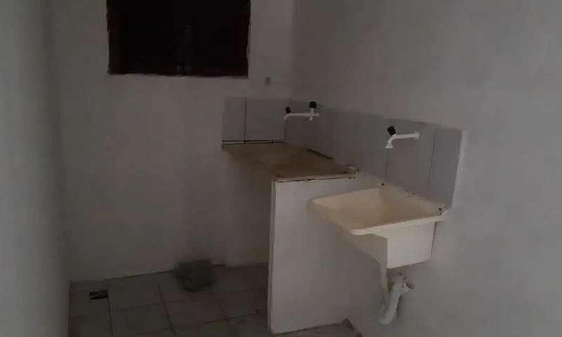 Kitnet Em Ótima Loca...