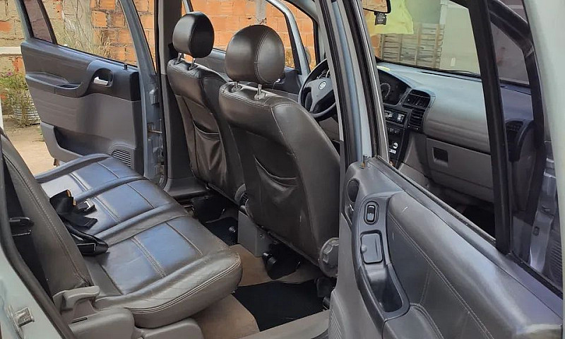 Chevrolet Zafira Com...