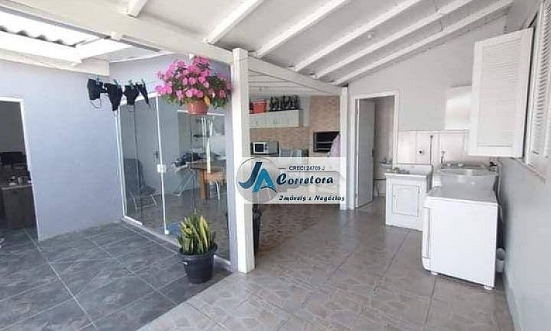Casa Com 3 Dormitóri...