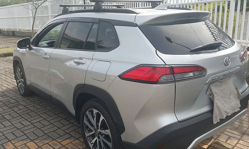 Toyota Corolla Cross...
