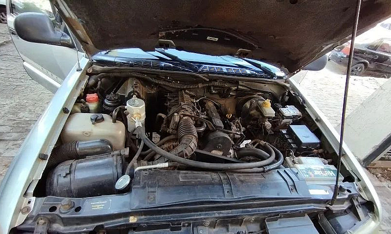Chevrolet S10 P-Up E...