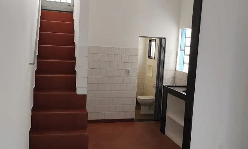 Aluga-Se Casa De 1 Q...