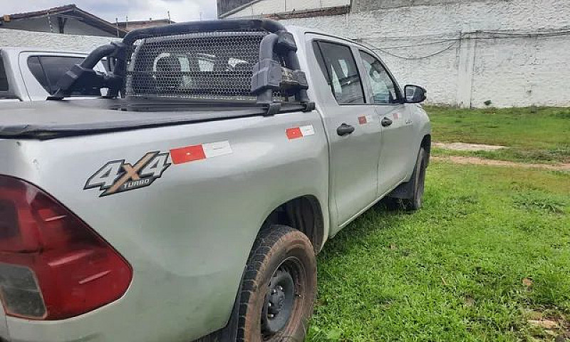 Veículo Toyota Hilux...