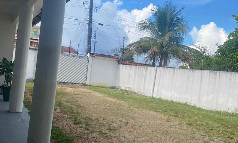 Aluga-Se Casa 335 M2...