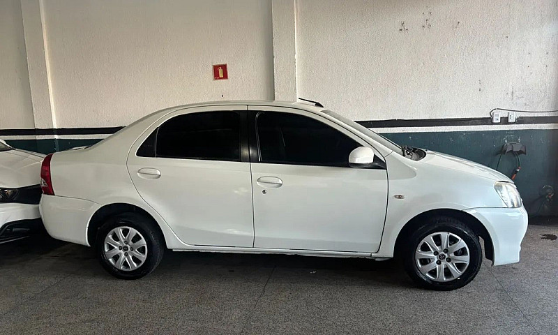Toyota Etios Xs Seda...