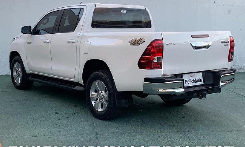 Toyota Hilux Srv 2.8...