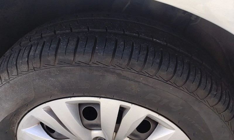 Volkswagen Voyage Tr...