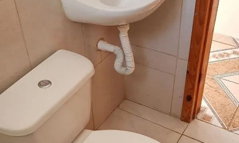 Alugo Casa Dos Fundo...