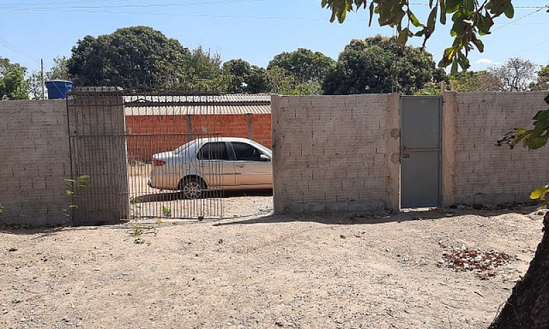 Aluga-Se Casa 400.00...