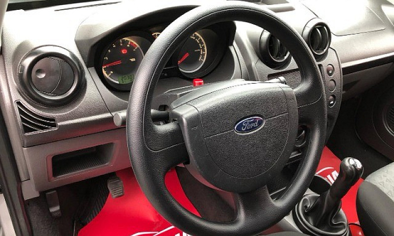 Ford/Fiesta Sedan 1....