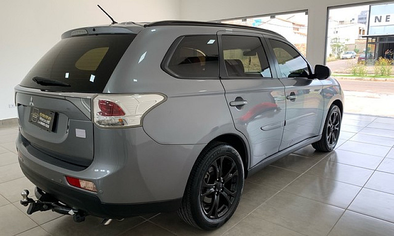 Mitsubishi Outlander...