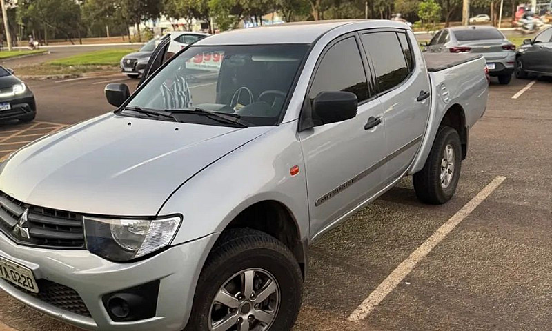 L200 Triton 2013 Úni...