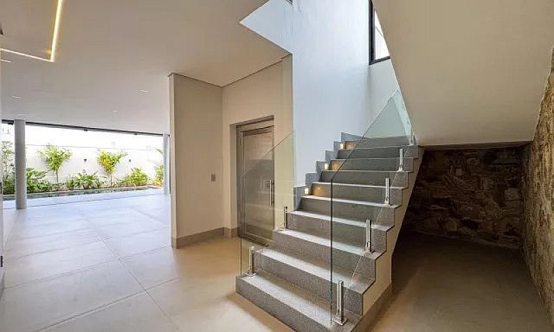 Casa Em Dois Pavimen...