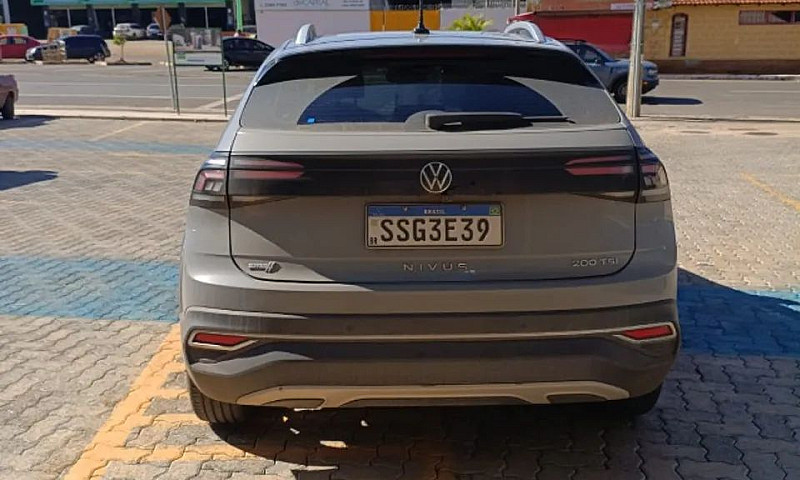 Volkswagen Nivus Hig...